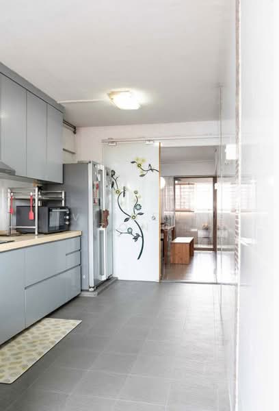 329 Bukit Batok Street 33 HDB Flat For Sale at S$ 688,000 | PropertyGuru Singapore - Kitchen