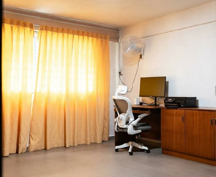 329 Bukit Batok Street 33 HDB Flat For Sale at S$ 688,000 | PropertyGuru Singapore - Study