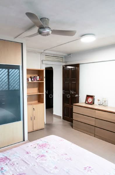 329 Bukit Batok Street 33 HDB Flat For Sale at S$ 688,000 | PropertyGuru Singapore - Bedroom