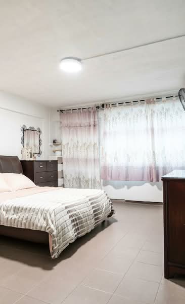 329 Bukit Batok Street 33 HDB Flat For Sale at S$ 688,000 | PropertyGuru Singapore - Bedroom