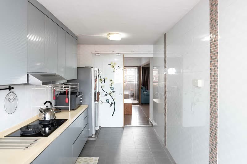 329 Bukit Batok Street 33 HDB Flat For Sale at S$ 688,000 | PropertyGuru Singapore - Kitchen