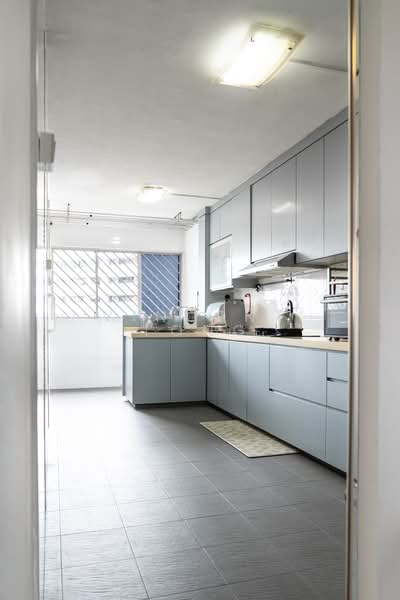 329 Bukit Batok Street 33 HDB Flat For Sale at S$ 688,000 | PropertyGuru Singapore - Kitchen