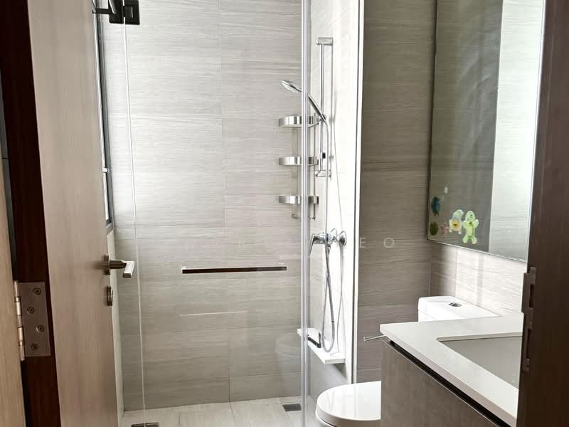 Bellewoods, 100 Woodlands Avenue 5, 3 Bedrooms, 1,098 sqft, Executive Condominium For Rent, by Darrel Yeo, 500092503 - Bathroom - PropertyGuru.com.sg