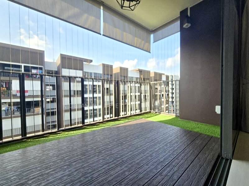 Bellewoods, 100 Woodlands Avenue 5, 3 Bedrooms, 1,098 sqft, Executive Condominium For Rent, by Darrel Yeo, 500092503 - Balcony - PropertyGuru.com.sg