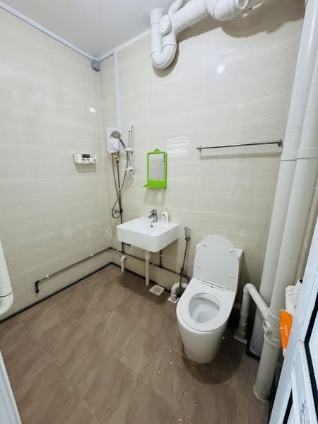 304 Yishun Central, 304 Yishun Central, 2 Bedrooms, 796 sqft, HDB Flat For Rent, by Wendy Chia, 500092513 - Bathroom - PropertyGuru.com.sg