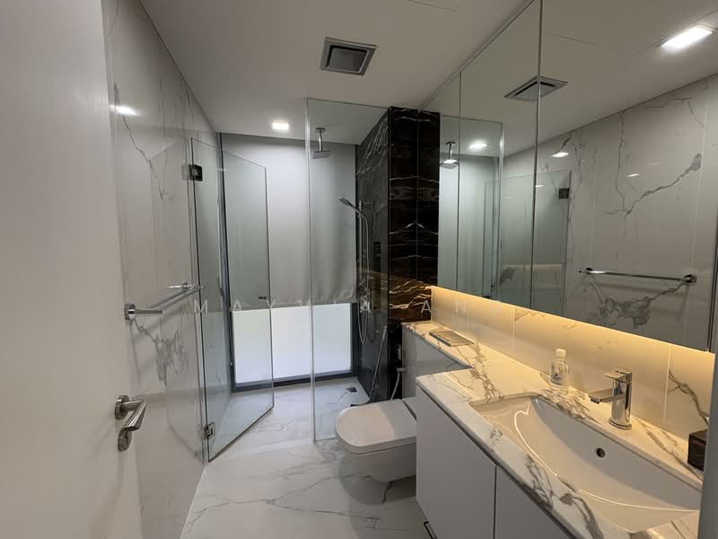 Belgravia Villas Cluster House For Sale at S$ 4,500,000 | PropertyGuru Singapore - Bathroom