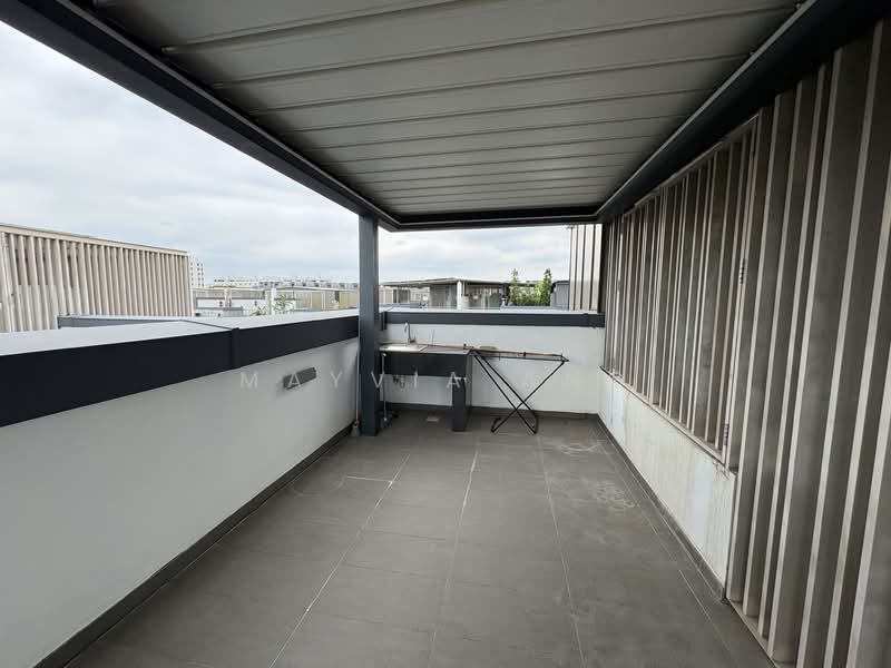 Belgravia Villas Cluster House For Sale at S$ 4,500,000 | PropertyGuru Singapore - Balcony