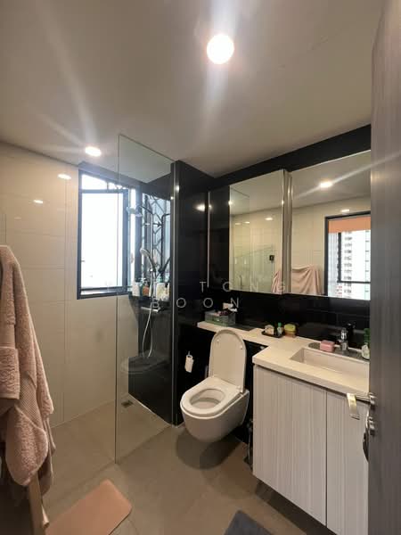 Gem Residences Condominium For Sale at S$ 1,960,000 | PropertyGuru Singapore - Bathroom