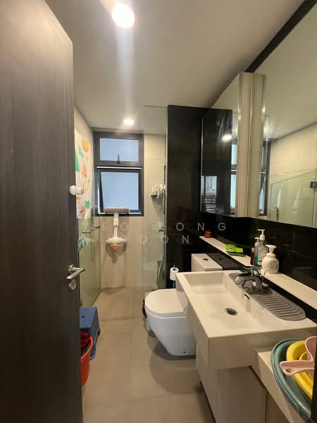Gem Residences Condominium For Sale at S$ 1,960,000 | PropertyGuru Singapore - Bathroom