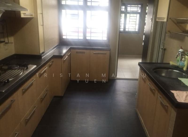 649 Ang Mo Kio Avenue 5 HDB Flat For Sale at S$ 458,000 | PropertyGuru Singapore - Kitchen