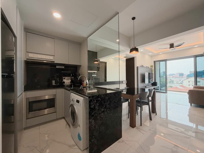 The Lilium Condominium For Sale at S$ 1,620,000 | PropertyGuru Singapore - Kitchen