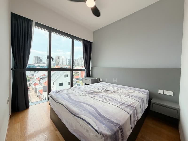 The Lilium Condominium For Sale at S$ 1,620,000 | PropertyGuru Singapore - Master Bedroom