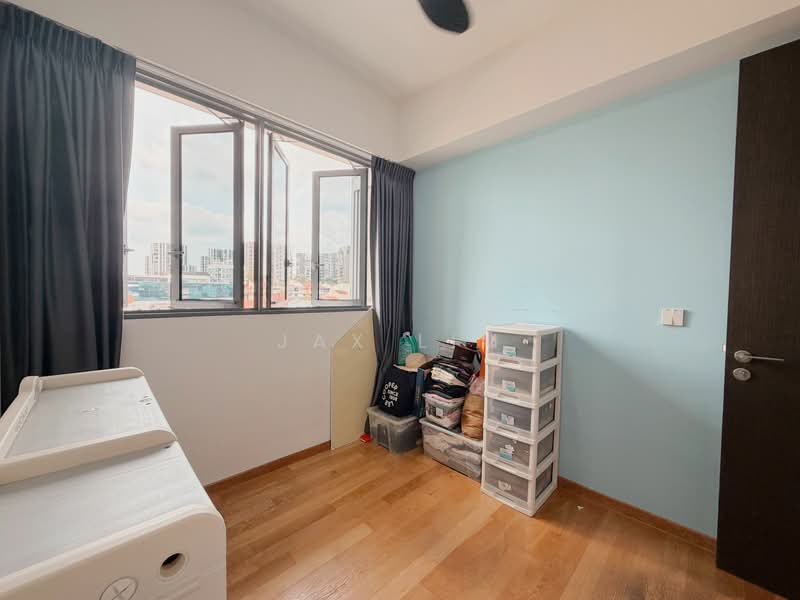 The Lilium Condominium For Sale at S$ 1,620,000 | PropertyGuru Singapore - Common Bedroom