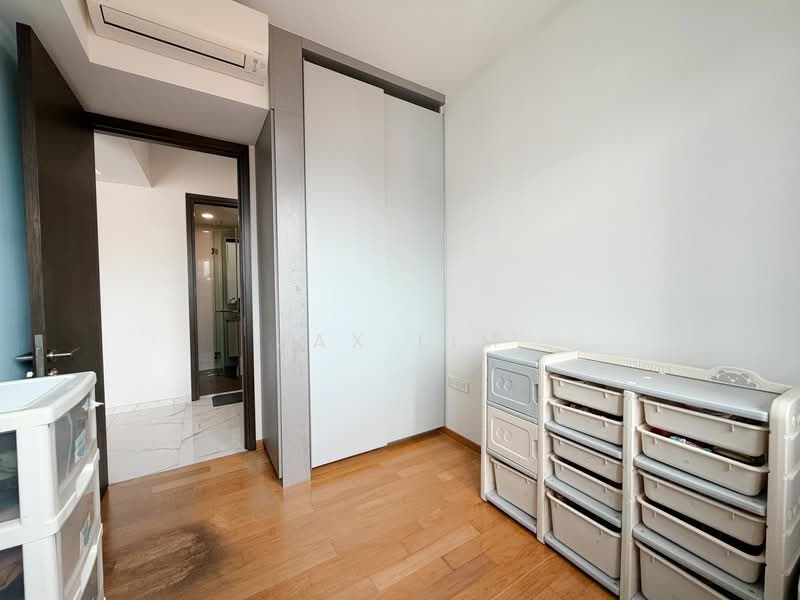 The Lilium Condominium For Sale at S$ 1,620,000 | PropertyGuru Singapore - Common Bedroom