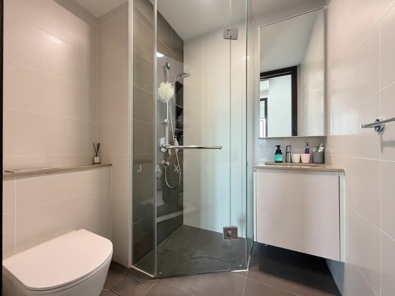 The Lilium Condominium For Sale at S$ 1,620,000 | PropertyGuru Singapore - Common Bathroom