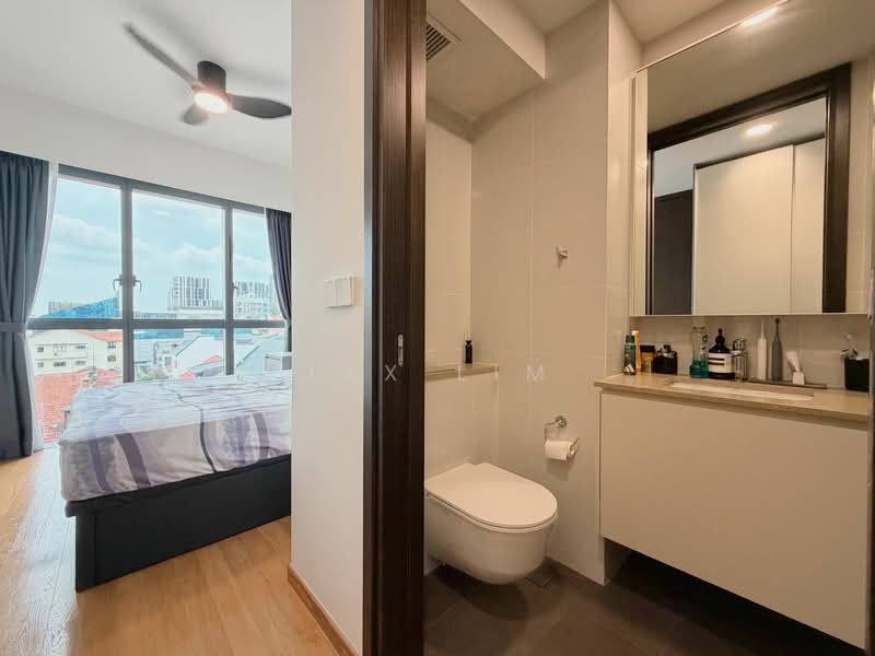 The Lilium Condominium For Sale at S$ 1,620,000 | PropertyGuru Singapore - Master Bathroom