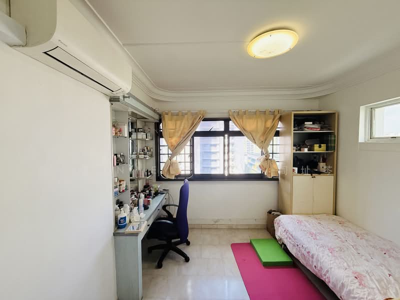 779 Woodlands Crescent HDB Flat For Sale at S$ 700,000 | PropertyGuru Singapore - Bedroom