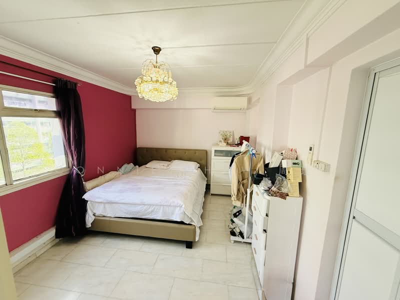 779 Woodlands Crescent HDB Flat For Sale at S$ 700,000 | PropertyGuru Singapore - Bedroom