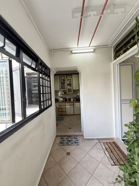 779 Woodlands Crescent HDB Flat For Sale at S$ 700,000 | PropertyGuru Singapore - Kitchen