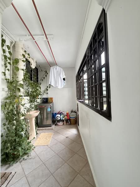 779 Woodlands Crescent HDB Flat For Sale at S$ 700,000 | PropertyGuru Singapore - Balcony