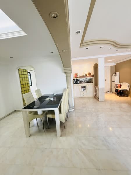 779 Woodlands Crescent HDB Flat For Sale at S$ 700,000 | PropertyGuru Singapore - Dining Room