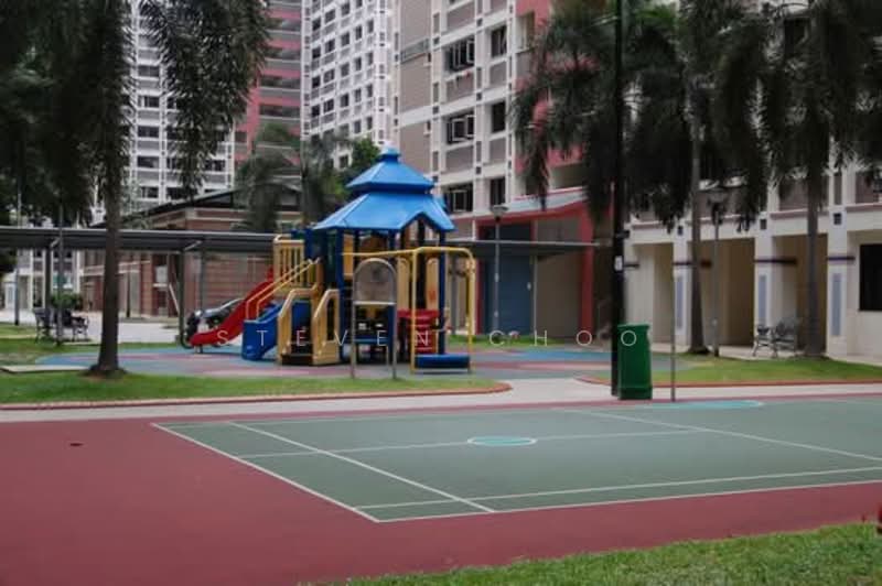 552 Pasir Ris Street 51, 552 Pasir Ris Street 51, Room Rental, 120 sqft, HDB Flat For Rent, by Steven Choo, 500092631 - Exterior - PropertyGuru.com.sg