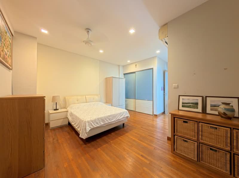 D15 FRANKEL ESTATE MOVE IN CONDITION END TERRACE! HIGH CEILING!, Frankel / Jedburgh / Roseburn, 4 Bedrooms, 3,001 sqft, Terraced House For Sale, by Li Rong Teh, 500092633 - Bedroom - PropertyGuru.com.sg