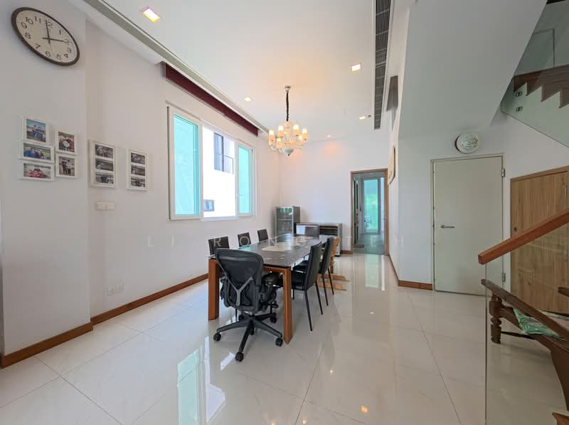 D15 FRANKEL ESTATE MOVE IN CONDITION END TERRACE! HIGH CEILING!, Frankel / Jedburgh / Roseburn, 4 Bedrooms, 3,001 sqft, Terraced House For Sale, by Li Rong Teh, 500092633 - Dining Room - PropertyGuru.com.sg