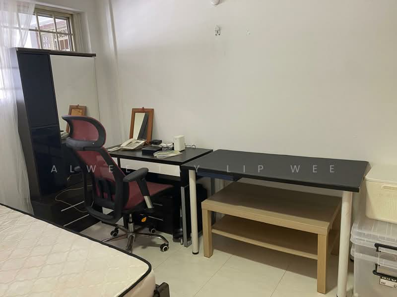 424 Tampines Street 41, 424 Tampines Street 41, Room Rental, 120 sqft, HDB Flat For Rent, by Alwee Tay Lip Wee, 500092644 - Study - PropertyGuru.com.sg