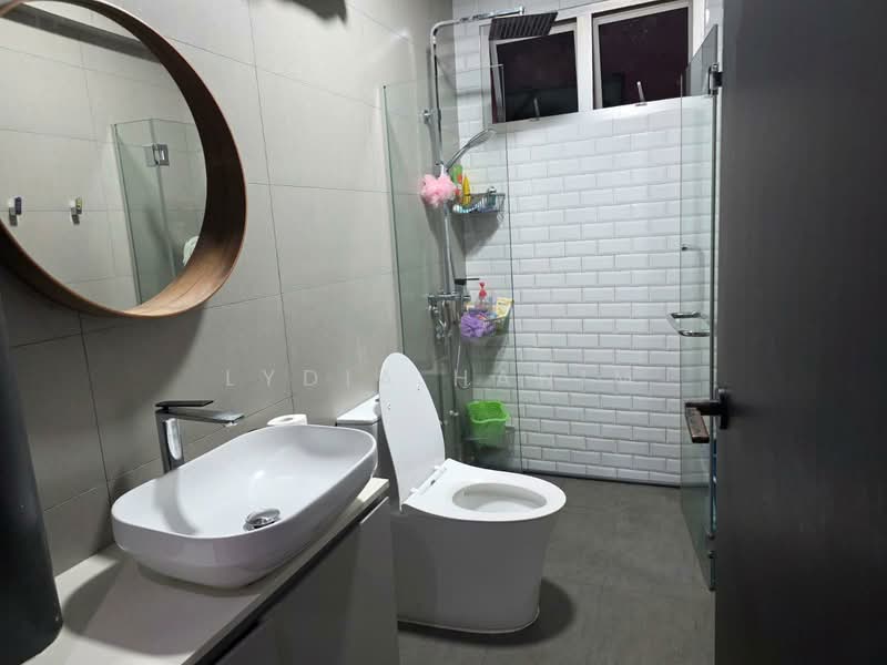 497F Tampines Street 45 HDB Flat For Sale at S$ 950,000 | PropertyGuru Singapore - Bathroom