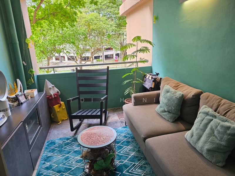 497F Tampines Street 45 HDB Flat For Sale at S$ 950,000 | PropertyGuru Singapore - Balcony