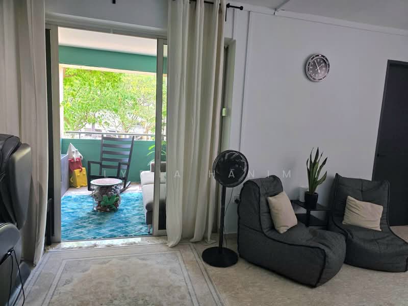 497F Tampines Street 45 HDB Flat For Sale at S$ 950,000 | PropertyGuru Singapore - Living Room