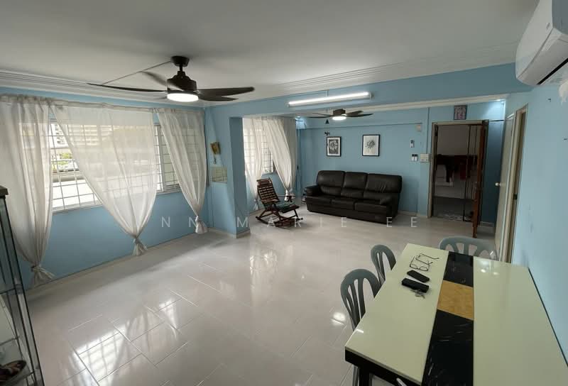 293 Choa Chu Kang Avenue 3 HDB Flat For Sale at S$ 579,000 | PropertyGuru Singapore - Living & Dining area (view fm kitchen)