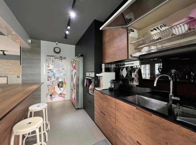 218C Boon Lay Avenue HDB Flat For Sale at S$ 820,000 | PropertyGuru Singapore - Kitchen