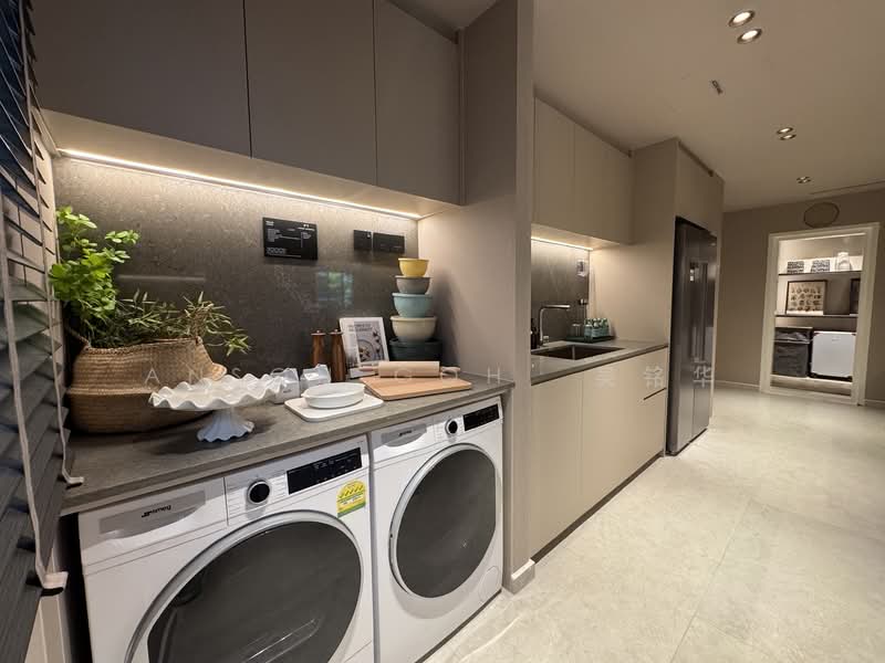 River Modern Condominium For Sale at S$ 5,995,000 | PropertyGuru Singapore - Kitchen
