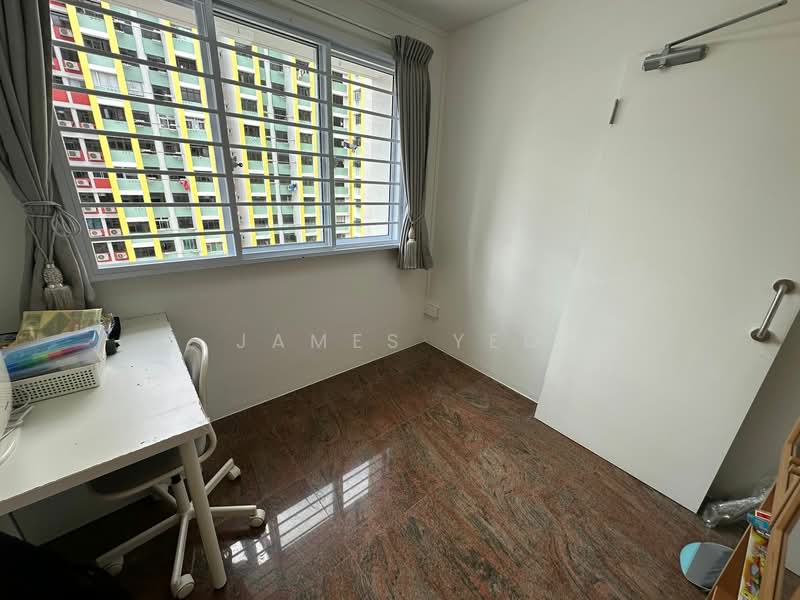 125 Lorong 1 Toa Payoh HDB Flat For Sale at S$ 425,000 | PropertyGuru Singapore - Study