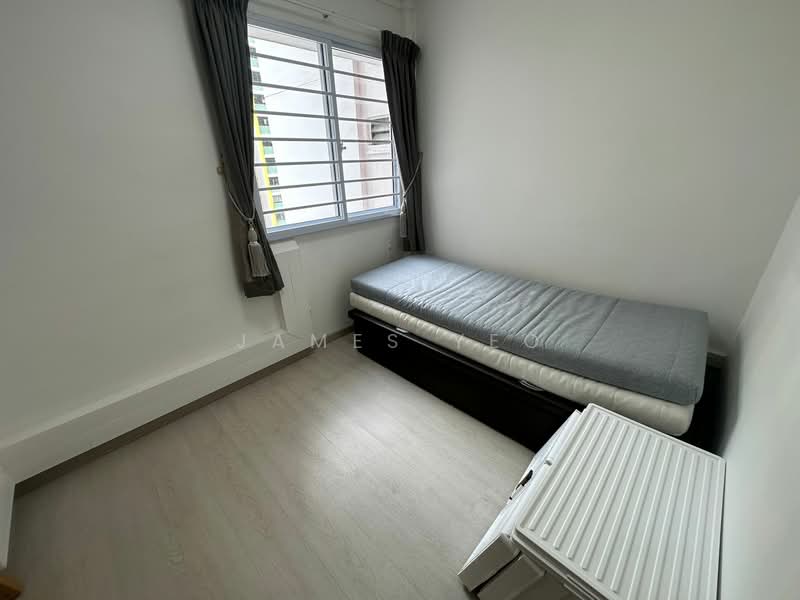 125 Lorong 1 Toa Payoh HDB Flat For Sale at S$ 425,000 | PropertyGuru Singapore - Bedroom