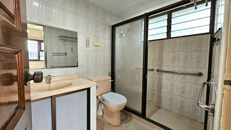 Lakeville, 1 Jurong Lake Link, 1 Bedroom, 560 sqft, Condominium For Rent, by Andrea Loh, 500092695 - Bathroom - PropertyGuru.com.sg
