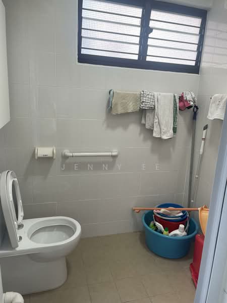 112 Bukit Batok West Avenue 6, 112 Bukit Batok West Avenue 6, 2 Bedrooms, 1,119 sqft, HDB Flat For Rent, by Jenny Ee, 500092707 - Bathroom - PropertyGuru.com.sg