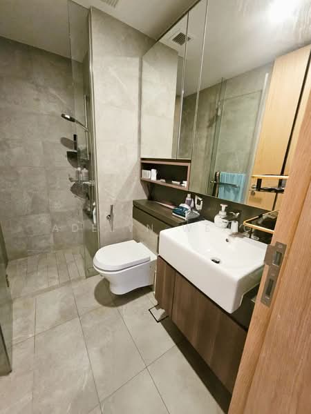 Midwood Condominium For Sale at S$ 1,380,000 | PropertyGuru Singapore - Bathroom
