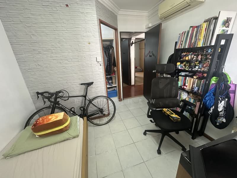 123 Bedok Reservoir Road HDB Flat For Sale at S$ 618,888 | PropertyGuru Singapore - Bedroom