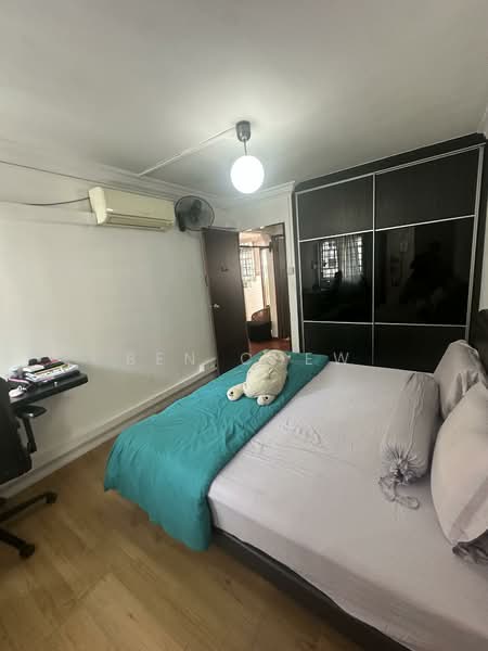 123 Bedok Reservoir Road HDB Flat For Sale at S$ 618,888 | PropertyGuru Singapore - Bedroom