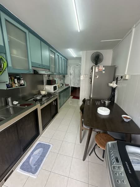 123 Bedok Reservoir Road HDB Flat For Sale at S$ 618,888 | PropertyGuru Singapore - Kitchen