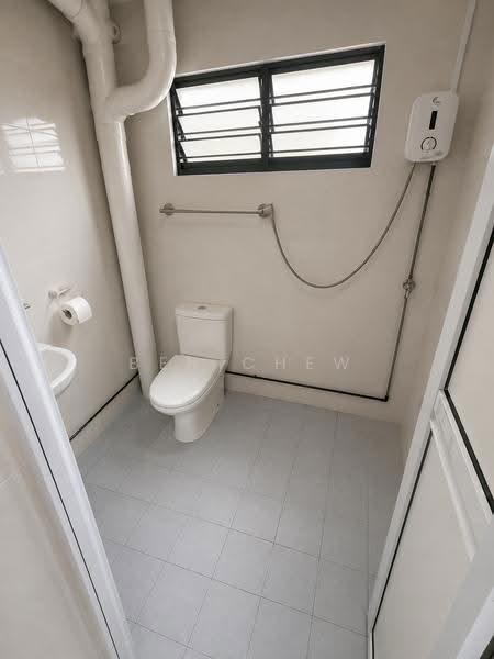 123 Bedok Reservoir Road, 123 Bedok Reservoir Road, Bedok / Upper East Coast, 3 Bedrooms, 904 sqft, HDB Flat For Sale, by Ben Chew, 500092719 - Bathroom - PropertyGuru.com.sg