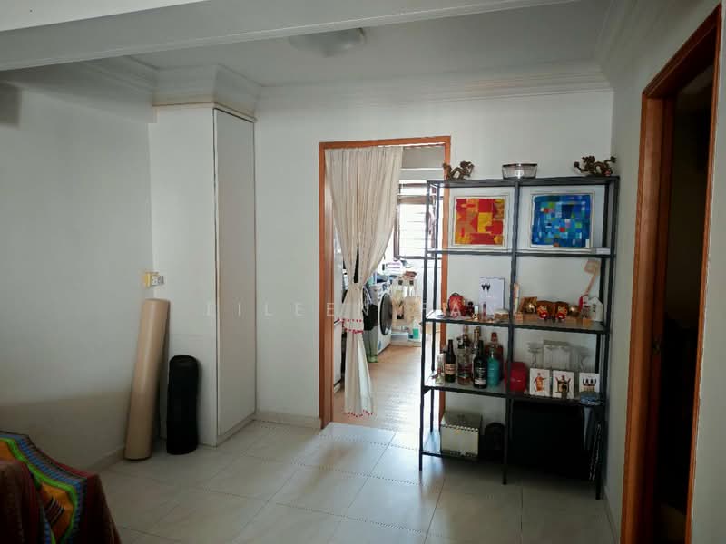 5 Tanjong Pagar Plaza HDB Flat For Sale at S$ 560,000 | PropertyGuru Singapore - Living Room