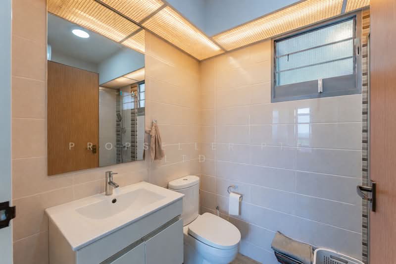 476B Upper Serangoon View HDB Flat For Sale at S$ 998,000 | PropertyGuru Singapore - Bathroom