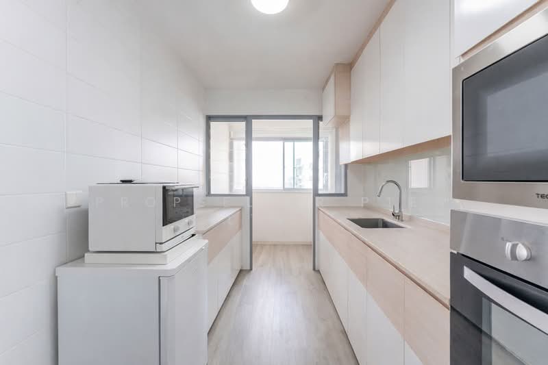 476B Upper Serangoon View HDB Flat For Sale at S$ 998,000 | PropertyGuru Singapore - Kitchen
