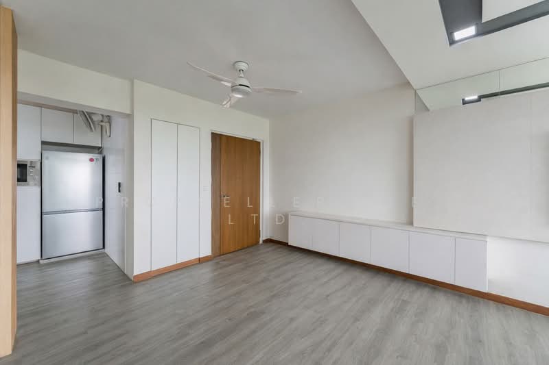476B Upper Serangoon View HDB Flat For Sale at S$ 998,000 | PropertyGuru Singapore - Living Room