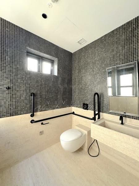 Newly Renovated Corner Shophouse with Lift Access, Keong Saik Road/ Craig Road/ Bukit Pasoh, Chinatown / Tanjong Pagar, 4,958 sqft, Shop / Shophouse For Rent, by Vivien Tan, 500092739 - Bathroom - CommercialGuru.com.sg