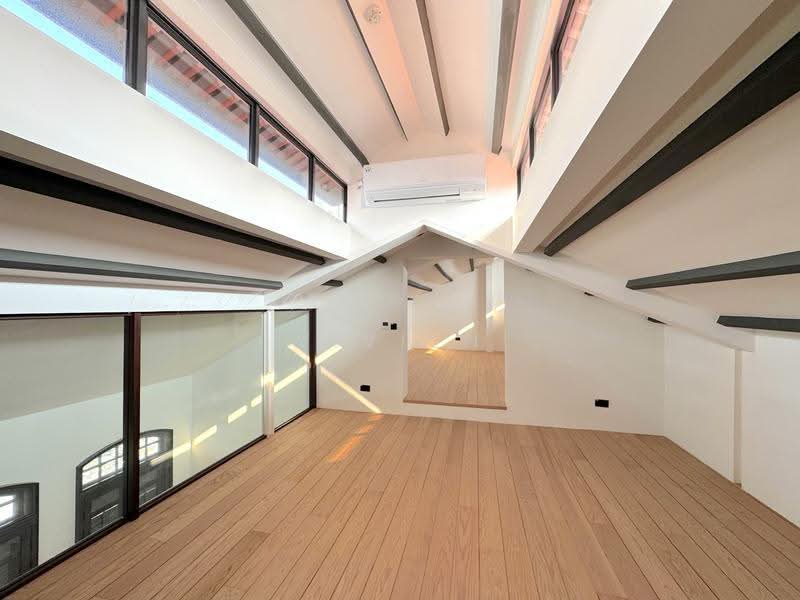 Newly Renovated Corner Shophouse with Lift Access, Keong Saik Road/ Craig Road/ Bukit Pasoh, Chinatown / Tanjong Pagar, 4,958 sqft, Shop / Shophouse For Rent, by Vivien Tan, 500092739 - Interior - CommercialGuru.com.sg